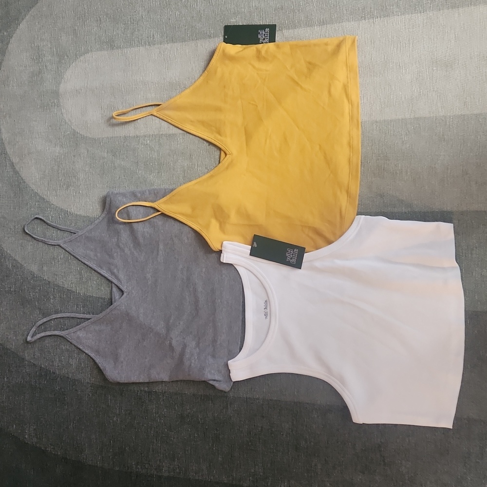 Set of 3 cropped tanks